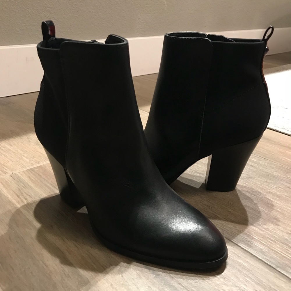 Donald J Pliner Black Booties